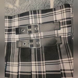 No Boundaries Black & White Pleated Plaid Skirt, Size M